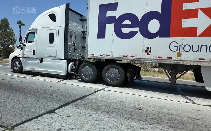 USPS vs FedEx vs UPS：美國尾程運費哪家更劃算？